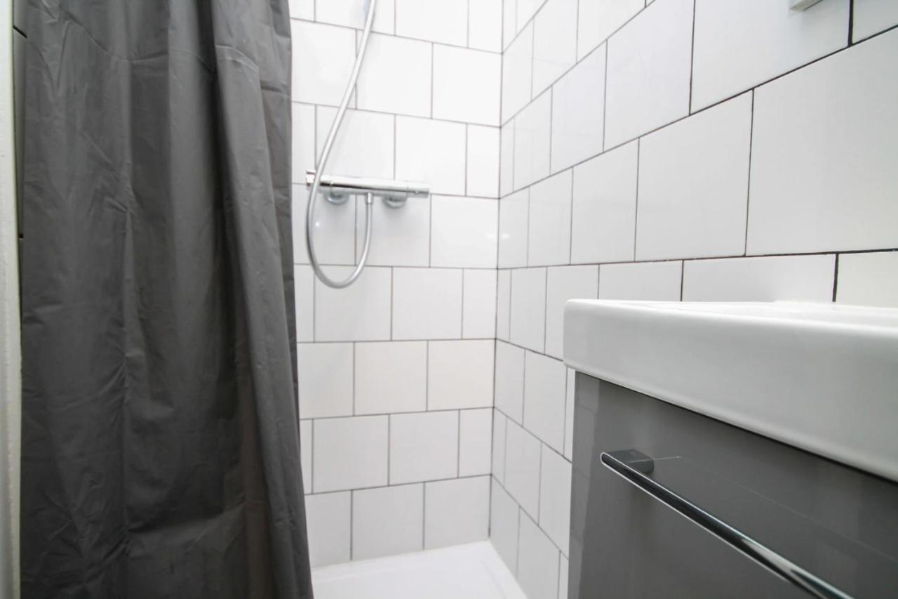 02 - Chambre Avec Lit Double Et Sdb Prive Wifi Сен-Дени Экстерьер фото